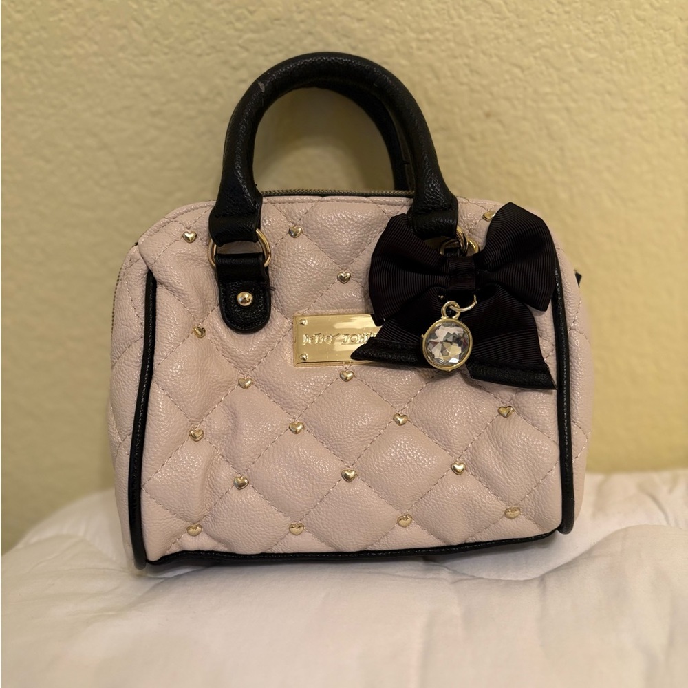 Elegant Handbag with Bow Accent